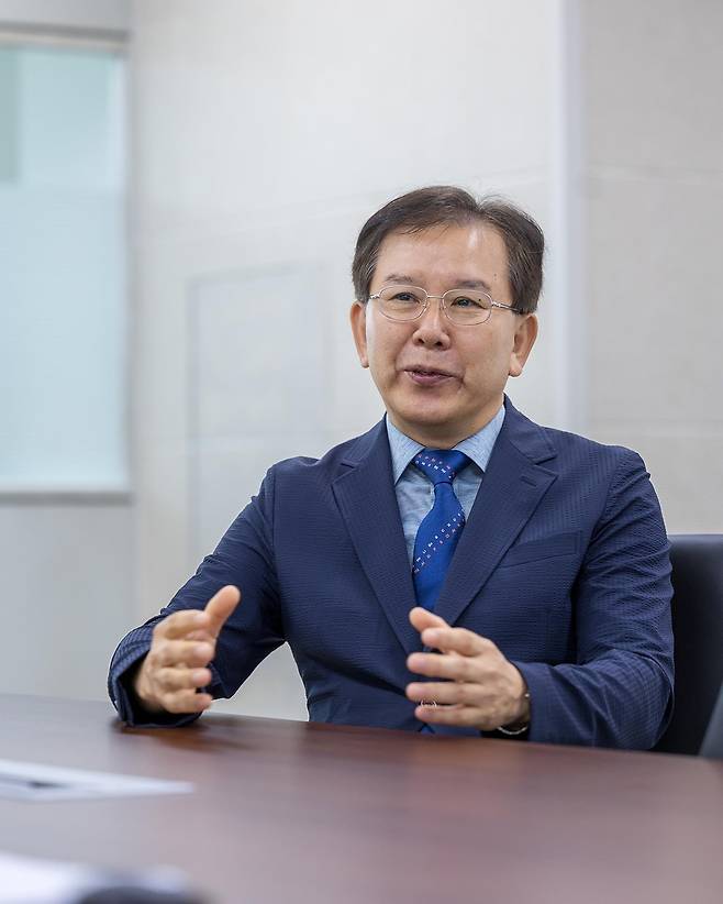 연합뉴스와 인터뷰하는 최선 화학연 단장 [화학연 제공. 재판매 및 DB 금지]