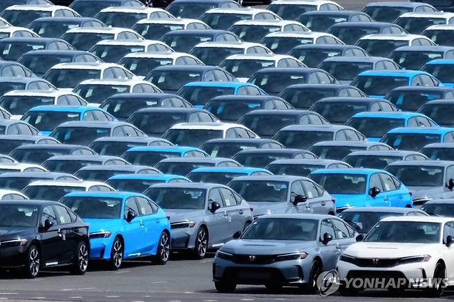 일본 요코하마항에 주차된 자동차들 [AP 연합뉴스 자료사진. 재판매 및 DB 금지]