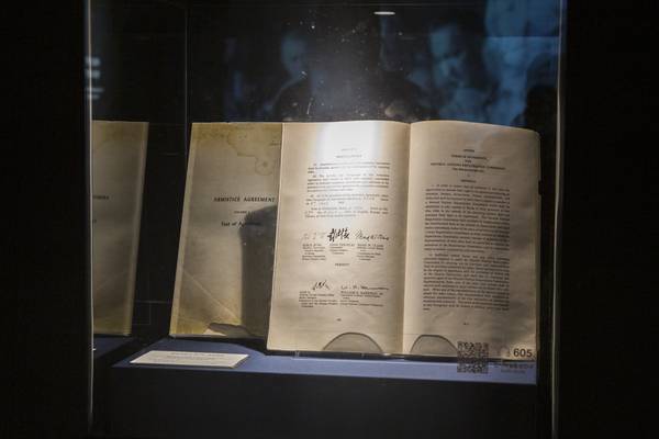 정전협정서의 영인본 형태로 제작된 작품. /경기관광공사 제공