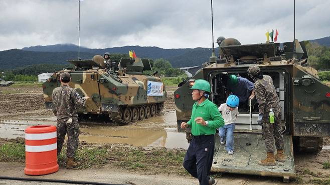 계룡軍문화축제가 시민과 함께하는 융복합 축제 모델로 17일 개막한 가운데 29일까지 다양한 체험행사가 진행된다. (사진=고영준 기자)