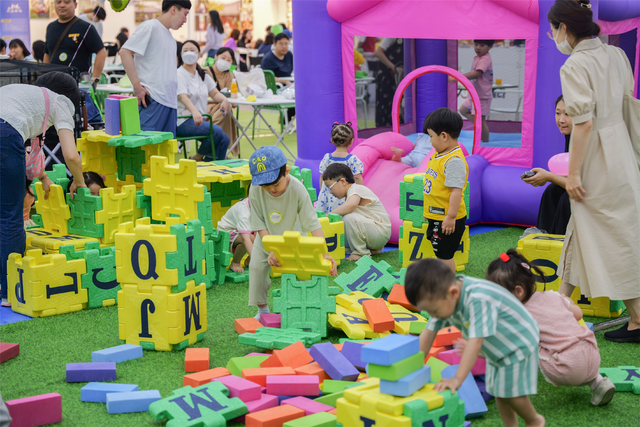 대구 엑스코에서 열린 베이비키즈 박람회에서 어린이들이 장난감을 가지고 놀고 있다. 대구시 제공