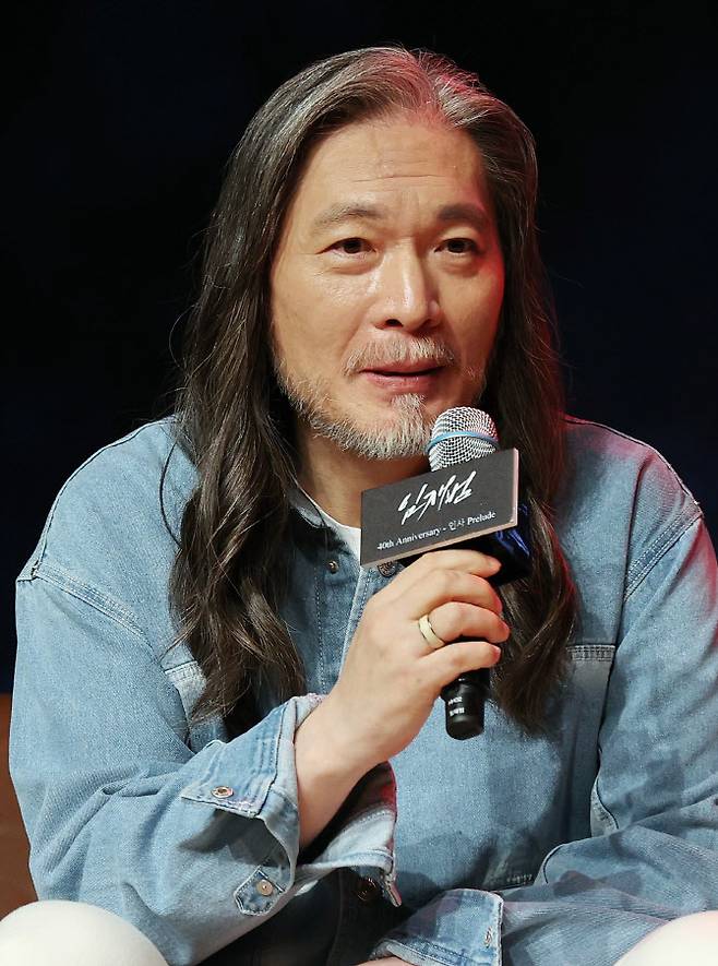 가수 임재범이 17일 서울 강남구 일지아트홀에서 열린 데뷔 40주년 기념 전국투어 및 8집 선공개 기자간담회에서 질문에 답하고 있다. (사진=연합뉴스)