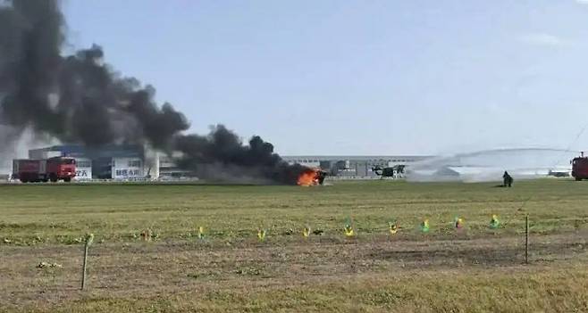 중국 동부 지린성 창춘 지역에서 플라잉카가 충돌 후 추락해 불이 나고 있다. (사진=바이두)