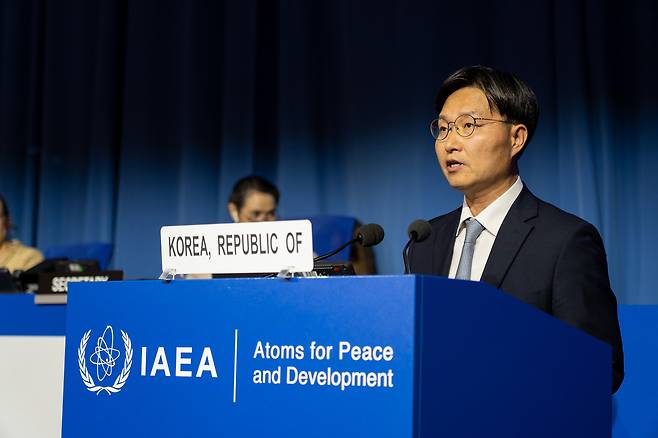 구혁채 과학기술정보통신부 제1차관이 제69차 IAEA 총회에서 기조연설을 하고 있다.(과기정통부 제공)