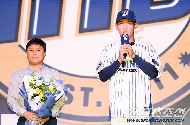 2026 KBO 신인 드래프트가 17일 서울 롯데호텔월드에서 열렸다. NC에 1라운드 지명된 유신고 신재인이 소감을 말하고 있다. 잠실=박재만 기자 pjm@sportschosun.com/2025.09.17/