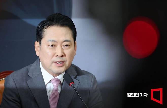 장동혁 국민의힘 대표가 17일 국회에서 열린 기자간담회에서 권성동 의원의 구속 등 현안 관련 질문에 답하고 있다. 2025.9.17 김현민 기자