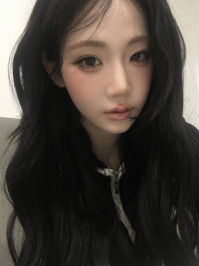 치크와 립 모두 누디하게, 톤온톤 메이크업을 보여준 나경 인스타그램 @leeseowon_makeup