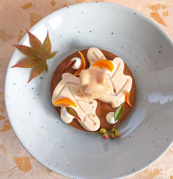 삼공의 귀여운 감 디저트, 작은 고양이가 포인트. 인스타그램 @000_rok