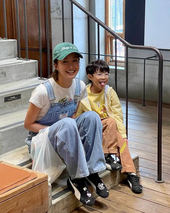 스피드캣 운동화를 착용한 이시영 인스타그램 @leesiyoung38