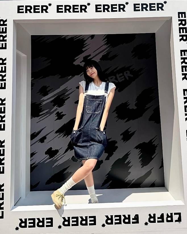 클락스 로퍼를 신은 이주연 인스타그램 @jupppal