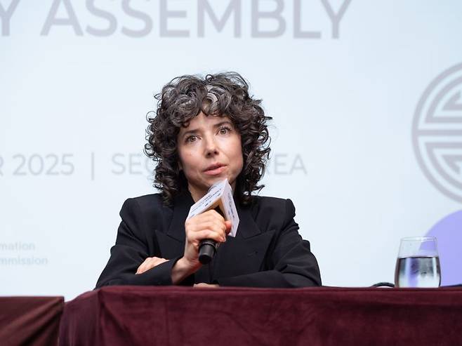 휘태커 시그널 재단 회장이 지난16일 서울 용산구 그랜드 하얏트 서울에서 개최된 '글로벌 프라이버시 총회(GPA)'에서 기자들과 인터뷰를 진행하고 있다.