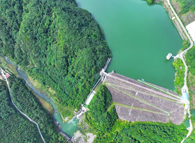 극한 가뭄에 시달리는 강원 강릉시에 하루 1만 톤의 물을 한시 공급할 예정인 평창군 대관령면 도암댐. 평창=연합뉴스
