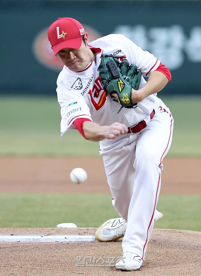 2025 KB0리그 프로야구 SSG 랜더스와 롯데 자이언츠의 경기가 27일 오후 인천SSG랜더스필드에서 열렸다. 박종훈이 선발 등판해 피칭을 하고 있다. 인천=김민규 기자 /2025.03.27/