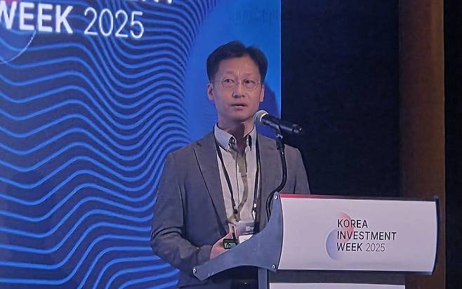 김진학 씨앤알리서치 미국법인장(전무)이 16일 서울 여의도 콘래드 호텔에서 열린 ‘코리아 인베스트먼트 위크(KIW) 2025’ 발표에 나섰다. /사진=이민형 기자