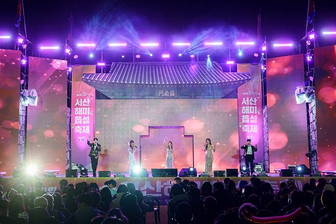 지난해 열린 서산해미읍성축제 축하공연. 서산문화재단 제공