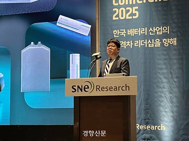 LG에너지솔루션 박병천 양극재 소재 개발 담당이 ‘LG에너지솔루션의 글로벌 배터리 리더십’을 주제로 발표하고 있다. 권재현 선임기자