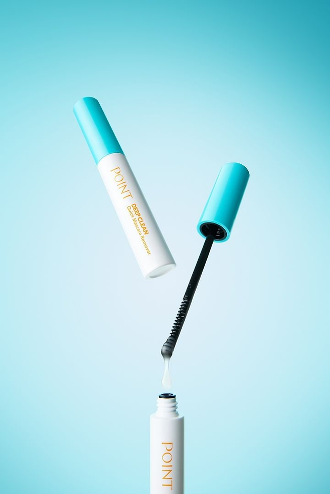 애경산업은 클렌징 전문 브랜드 포인트에서 다이소에 선보인 ‘딥 클린 퀵 마스카라 리무버’가 온·오프라인 전체 공급 물량 완판을 기록했다고 17일 밝혔다. [사진 = 애경산업 제공]