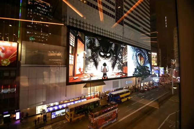 홍콩 코즈웨이베이에서 클링AI로 제작된 영화가 상영중이다/사진제공=콰이쇼우