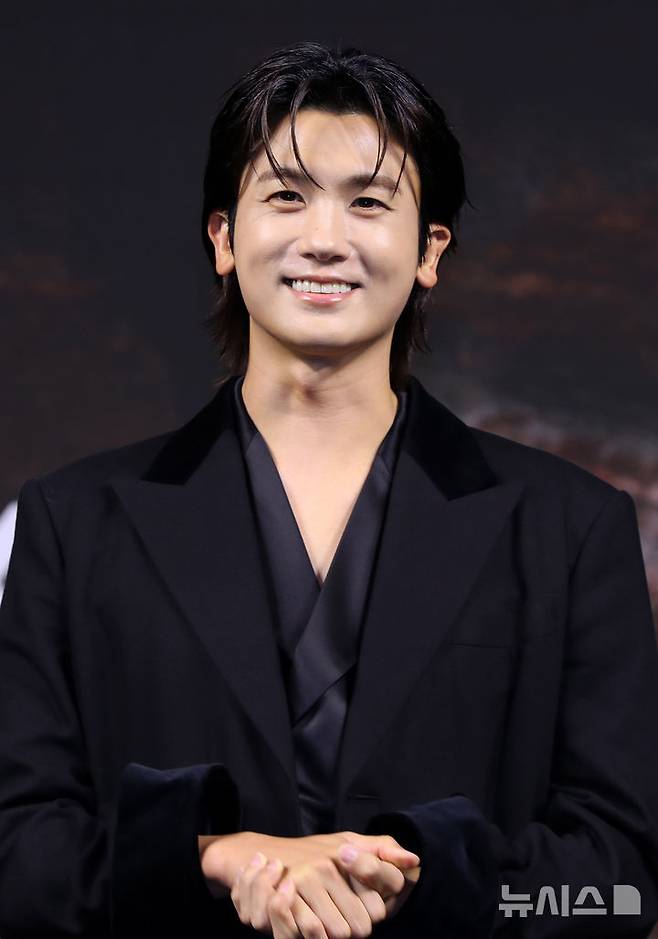 [서울=뉴시스] 김혜진 기자 = 배우 박형식이 20일 오전 서울 중구 앰버서더 서울 풀만 호텔에서 디즈니+ '트웰브' 제작발표회에서 포즈를 취하고 있다. 2025.08.20. jini@newsis.com