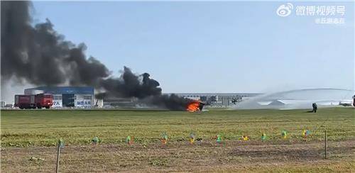 중국 창춘 에어쇼 리허설에서 추락한 플라잉카 [웨이보 캡처. 연합뉴스]