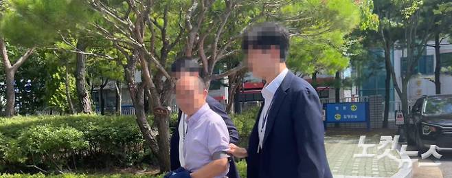 31일 익산시 공무원 A씨가 구속 전 피의자 심문(영장실질심사)을 위해 전주지법 군산지원에 출석하고 있다. 김대한 기자