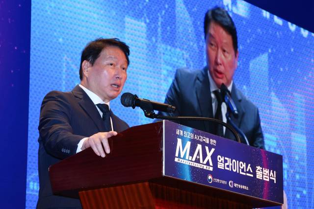 최태원 대한상공회의소 회장 겸 SK그룹 회장이 이달 10일 서울 중구 웨스틴조선호텔에서 열린 제조 인공지능 전환(AX) 얼라이언스 출범식에서 축사하고 있다. 연합뉴스