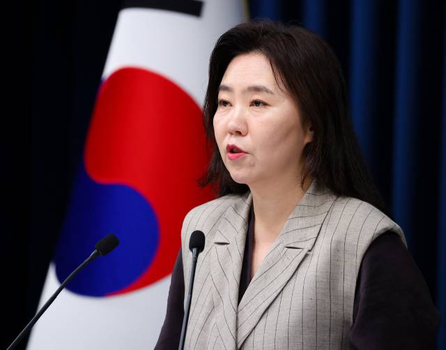 강유정 대통령실 대변인이 15일 용산 대통령실에서 이날 오후 열리는 핵심규제 합리화 전략회의에 대해 브리핑하고 있다. 연합뉴스