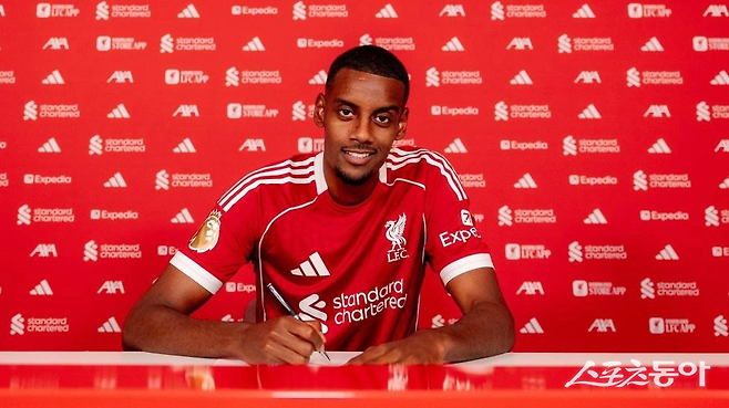 프리미어리그 이적료 기록을 새로 쓴 이삭. 사진 출처｜리버풀 공식 홈페이지