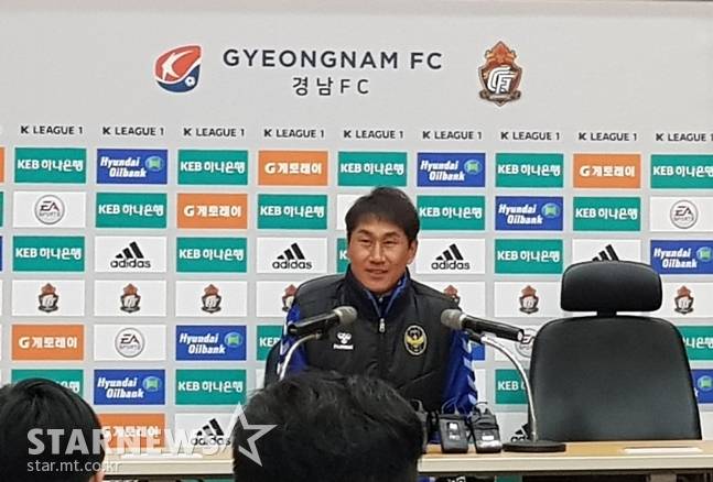 2019년 11월 30일 경남FC전을 앞뒀던 인천 유나이티드 감독 시절이었던 고 유상철. /사진=박수진 기자