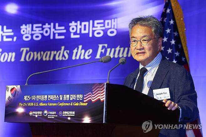 한미동맹 콘퍼런스 기조연설하는 조셉 윤 주한미대사대리 (서울=연합뉴스) 서대연 기자 = 조셉 윤 주한미국대사대리가 17일 서울 중구 웨스틴조선호텔에서 열린 제25-1차 한미동맹컨퍼런스에서 기조연설을 하고 있다. 2025.9.17 dwise@yna.co.kr