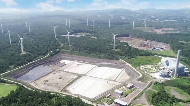 지난 2019년 완공된 제주특별자치도 제주시 구좌읍 동복리에 위치한 '제주환경자원순환센터' 전경. 순환센터는 매립시설과 소각시설을 갖추고 있다.사진과 기사는 관련이 없음. /제주환경자원순환센터 제공