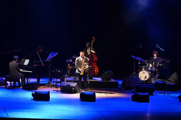 제16회 창원 삼색재즈콘서트에서 마지막 무대에 선 '송하철 쿼텟'. 송하철(색소폰), 임채선(피아노), 김태현(드럼), 송인섭(베이스). /김구연 기자