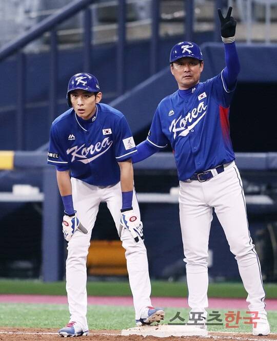 이정후(왼쪽)·이종범. ⓒ스포츠코리아