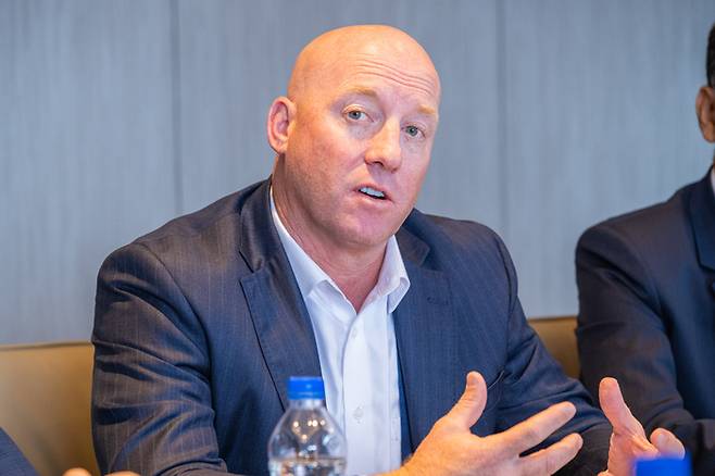 월트 헌 앤시스 부사장이 16일 서울 송파구 롯데호텔월드에서 열린 미디어 인터뷰에서 답변하고 있다. (제공: 앤시스코리아)