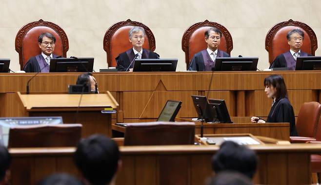 조희대 대법원장이 18일 오후 서울 서초구 대법원 대법정에서 열린 전원합의체 선고에서 발언하고 있다. /사진=뉴스1