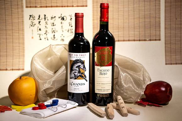 아영FBC 윷놀이 명절선물세트. [사진=아영FBC]