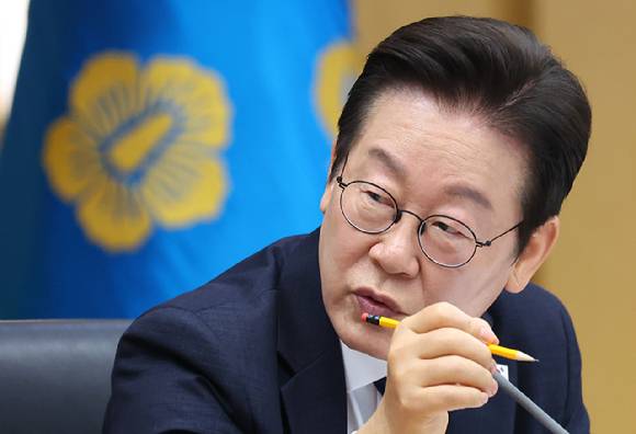 이재명 대통령이 16일 정부세종청사에서 열린 제42회 국무회의에서 발언하고 있다. [사진=연합뉴스]