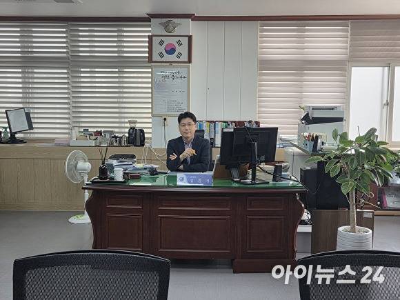 평택교육지원청 김윤기 교육장 [사진=이윤 기자]