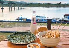 조선 시대부터 낙동강을 따라 한양과 영남을 오가던 상인들과 여행객들이 반드시 거쳐 가던 길목이었던 사문진나루터에는 주막이 만들어져 있다. [사진 대구시]