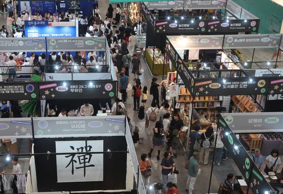 지난달 7일에 열린 국내 최대 규모의 불교문화 축제인 ‘2025 부산국제불교박람회’. 불교신도는 물론 불교문화에 관심이 있는 관람객들이 몰려 북적였다. 송봉근 기자