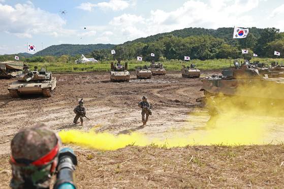 육군이 오는 21일 충남 계룡대 활주로에서 열리는 '2025 지상군 페스티벌'을 앞두고 예행 연습을 하고 있다. 본 기사와 연관 없음. 연합뉴스