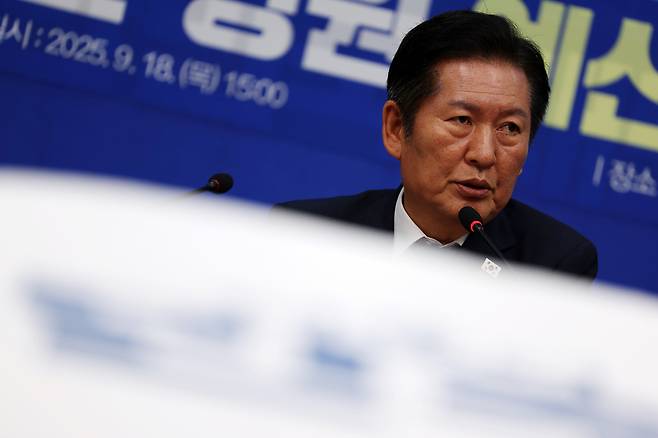 정청래 더불어민주당 대표가 18일 오후 서울 여의도 국회에서 열린 '서울·인천·강원 예산정책협의회에서 발언하고 있다. /뉴시스