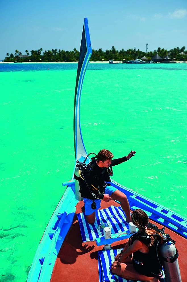 콘스탄스 리조트에서는 다이빙과 스노클링 다양한 수상 액티비티를 즐길 수 있다.