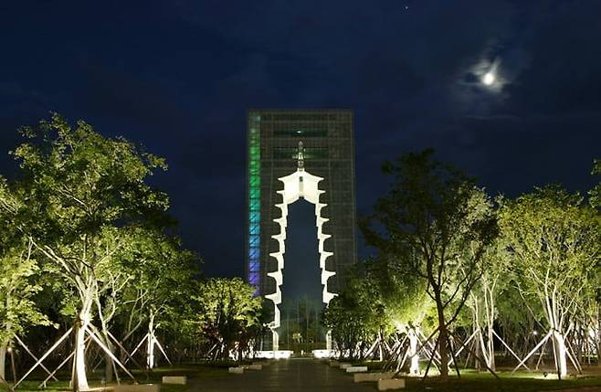 경주엑스포대공원에 있는 경주타워. 건축가 이타미 준(유동룡)과 그의 유족들은 디자인 표절과 관련해 12년간 법적 공방을 벌인 끝에 저작권자로 인정받았다. 경주엑스포대공원 제공