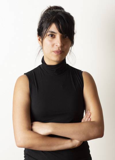 소설 <코인>의 저자인 팔레스타인 저널리스트 야스민 자헤르. 소설 속 주인공은 뉴욕의 소비사회와 팔레스타인 디아스포라의 현실을 오가며 소속감과 정체성을 끊임없이 묻는다. ⓒ  Willy Somma