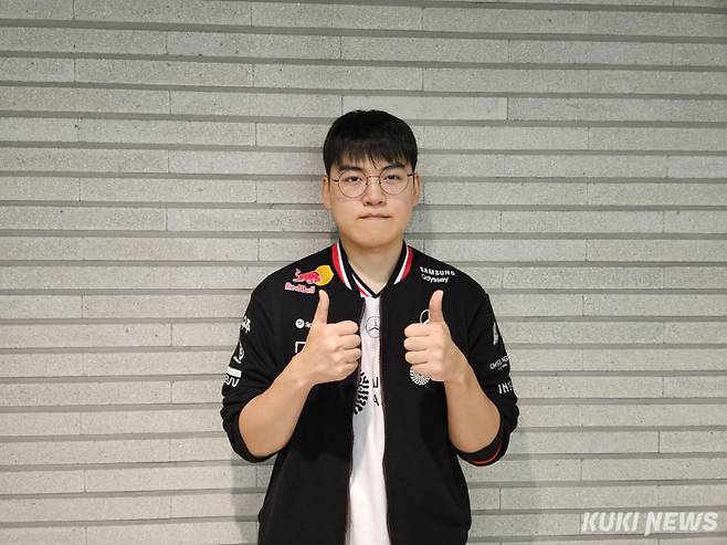 ‘구마유시’ 이민형이 18일 오후 5시 서울 종로구 롤파크 LCK 아레나에서 열린 ‘2025 LCK’ 플레이오프 패자조 2라운드 디플러스 기아와의 경기가 끝난 뒤 쿠키뉴스와 기자회견을 하고 있다. 송한석 기자
