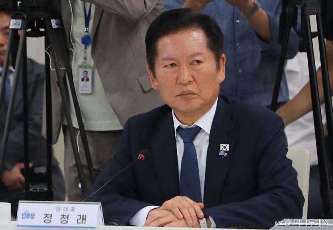 (광주=뉴스1) 이수민 기자 = 정청래 더불어민주당 당 대표가 18일 광주광역시청에서 열린 2025 더불어민주당-광주광역시 예산정책협의회에서 발언하고 있다. 2025.9.18/뉴스1  Copyright (C) 뉴스1. All rights reserved. 무단 전재 및 재배포,  AI학습 이용 금지. /사진=(광주=뉴스1) 이수민 기자