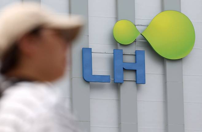 이한준 한국토지주택공사(LH) 사장의 사표가 한 달 이상 수리되지 않으면서 리더십 공백이 우려된다. 경기 고양시 LH 고양사업본부 모습./사진=뉴시스