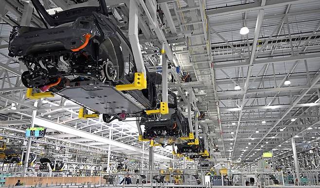 [엘라벨(미 조지아)=뉴시스] 현대차그룹이 미국 조지아주에 세운 '현대차그룹 메타플랜트 아메리카(HMGMA)'에서 전기차가 생산되고 있는 모습. (사진=현대차그룹 제공) 2025.03.30 photo@newsis.com *재판매 및 DB 금지