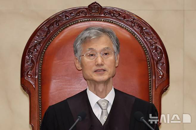 [서울=뉴시스] 권창회 기자 = 조희대 대법원장이 18일 서울 서초구 대법원에서 열린 전원합의체 선고에서 발언하고 있다. 2025.09.18. kch0523@newsis.com